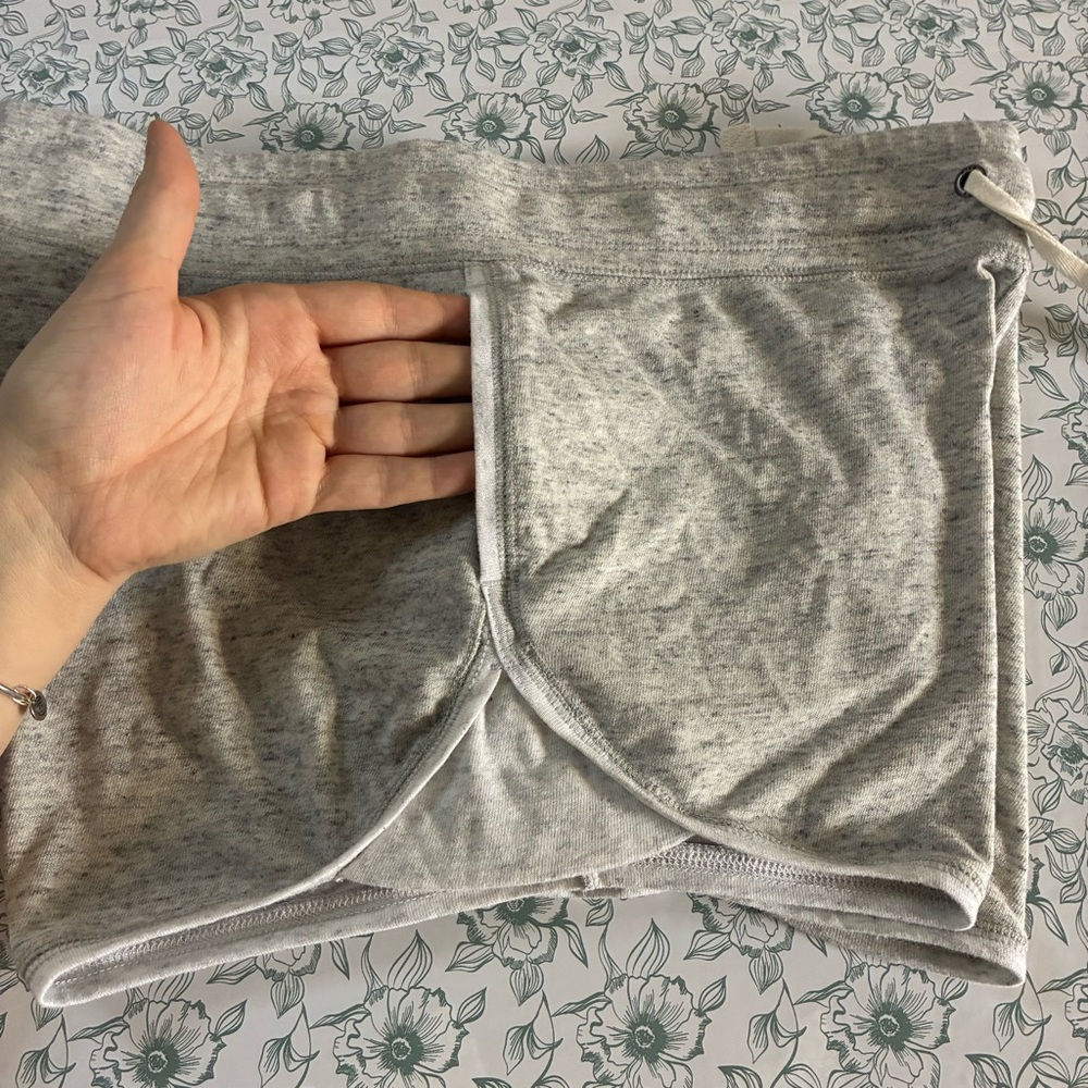 Nike Gray Women’s Shorts - Picture 5 of 7